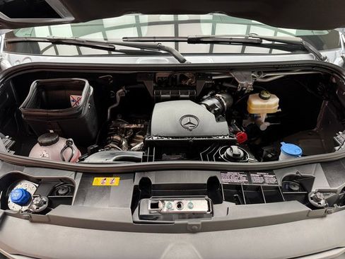 Used 2025 Mercedes-Benz Sprinter 2500 image 30