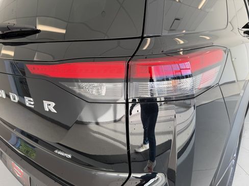 Used 2024 Nissan Pathfinder S image 47