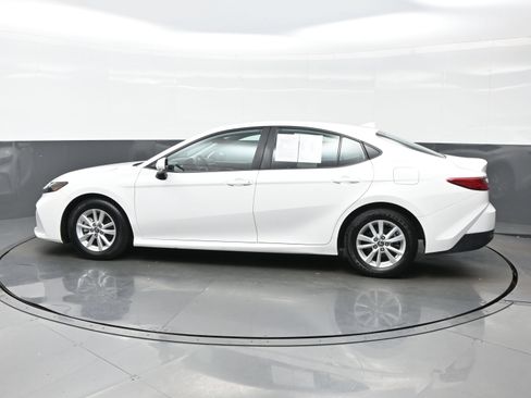 Used 2025 Toyota Camry LE FWD image 3