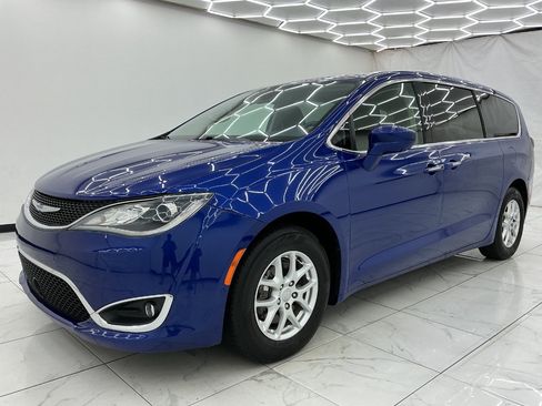 Used 2020 Chrysler Pacifica Touring w/ Advanced Safetytec Group FWD image 6