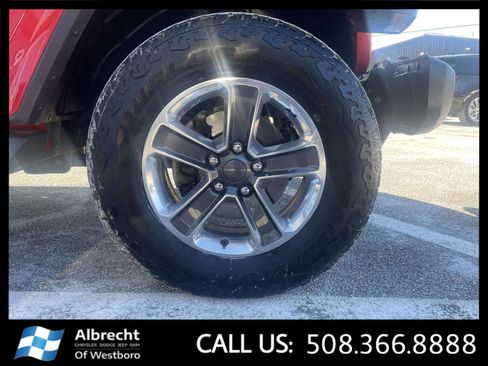 Used 2018 Jeep Wrangler Unlimited Sahara w/ Cold Weather Group image 30