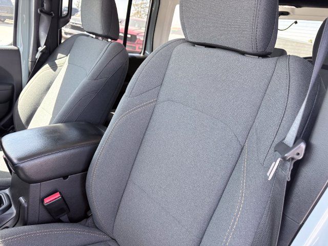 Used 2024 Jeep Wrangler Unlimited AWD/4WD image 10