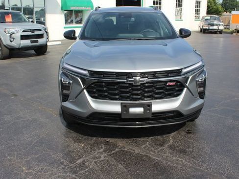 Used 2025 Chevrolet Trax RS w/ Driver Confidence Package FWD image 13
