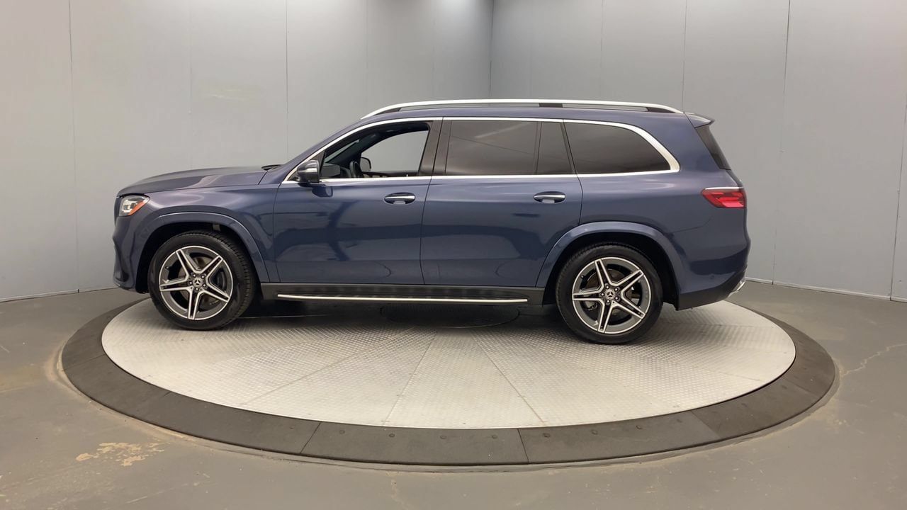 Used 2024 Mercedes-Benz GLS 450 4MATIC image 2