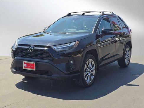 Used 2022 Toyota RAV4 XLE Premium image 5