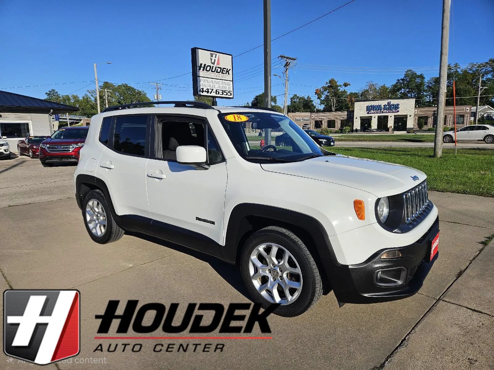 Used 2018 Jeep Renegade Latitude w/ Cold Weather Group FWD image 1
