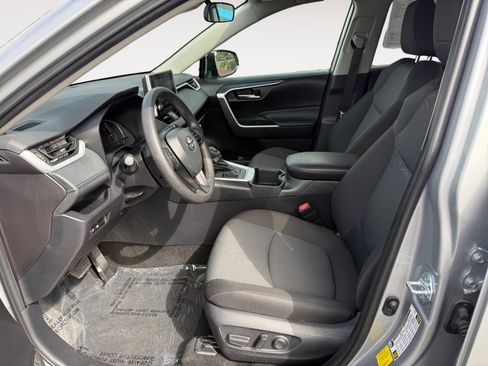 Used 2025 Toyota RAV4 XLE FWD image 10