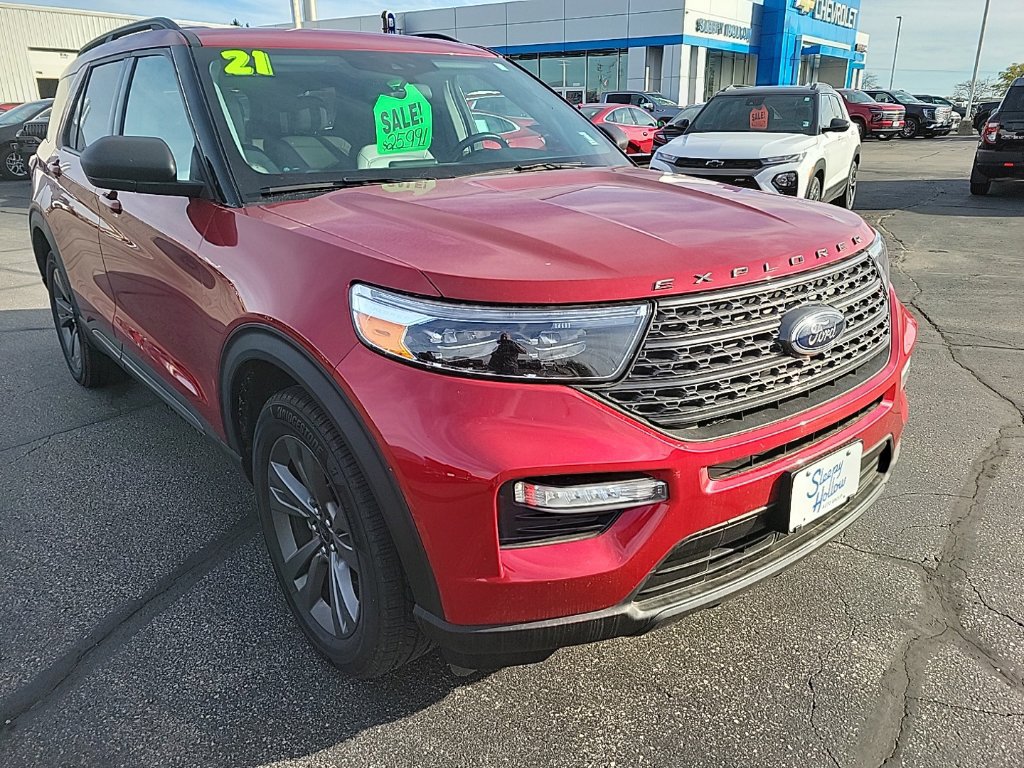 Used 2021 Ford Explorer XLT w/ Equipment Group 202A AWD/4WD image 3