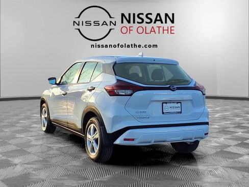 Certified 2025 Nissan Kicks Play S image 3