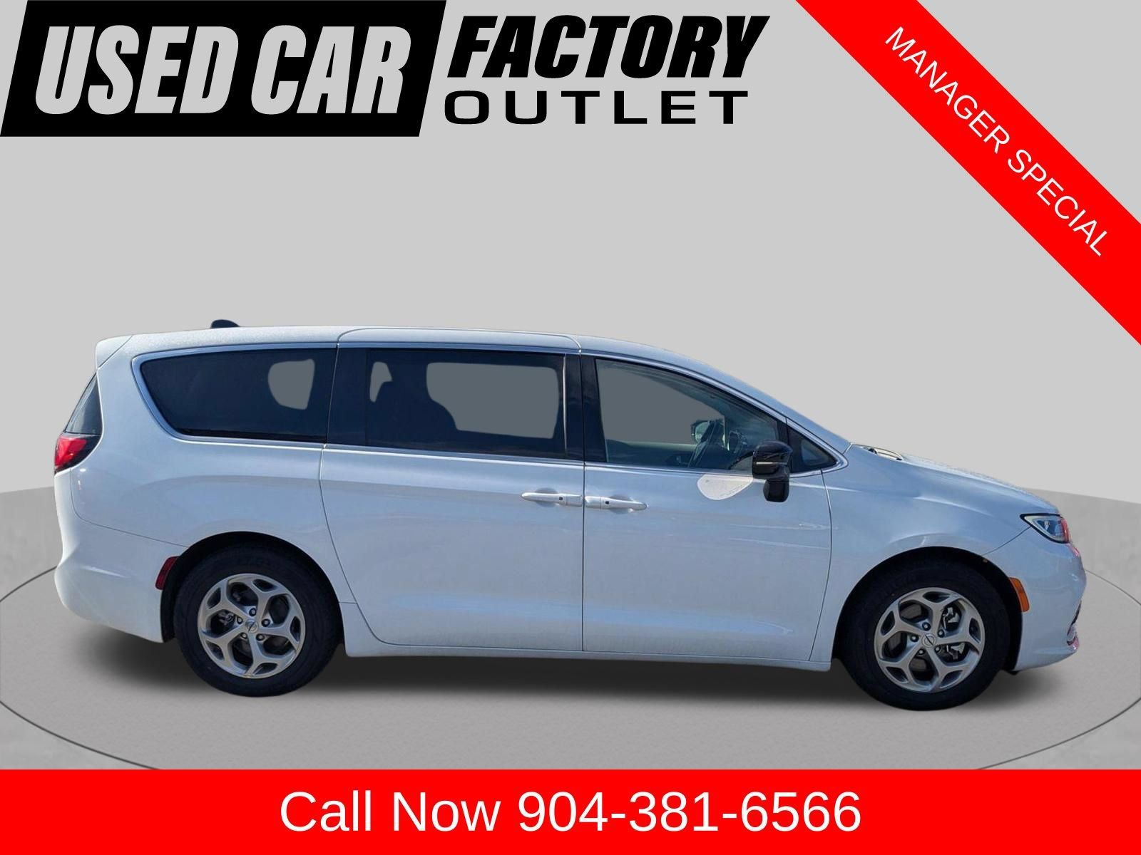 Used 2024 Chrysler Pacifica Limited FWD image 3