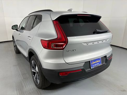 Used 2023 Volvo XC40 B5 Plus w/ Driver Assist Package AWD/4WD image 6