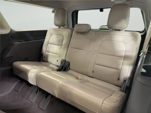 Used 2023 Lincoln Navigator L Reserve AWD/4WD image 11