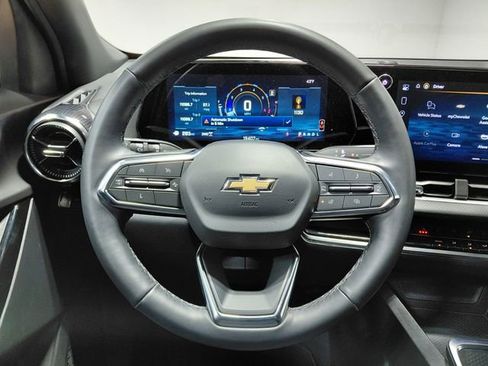 Used 2025 Chevrolet Equinox LT image 23