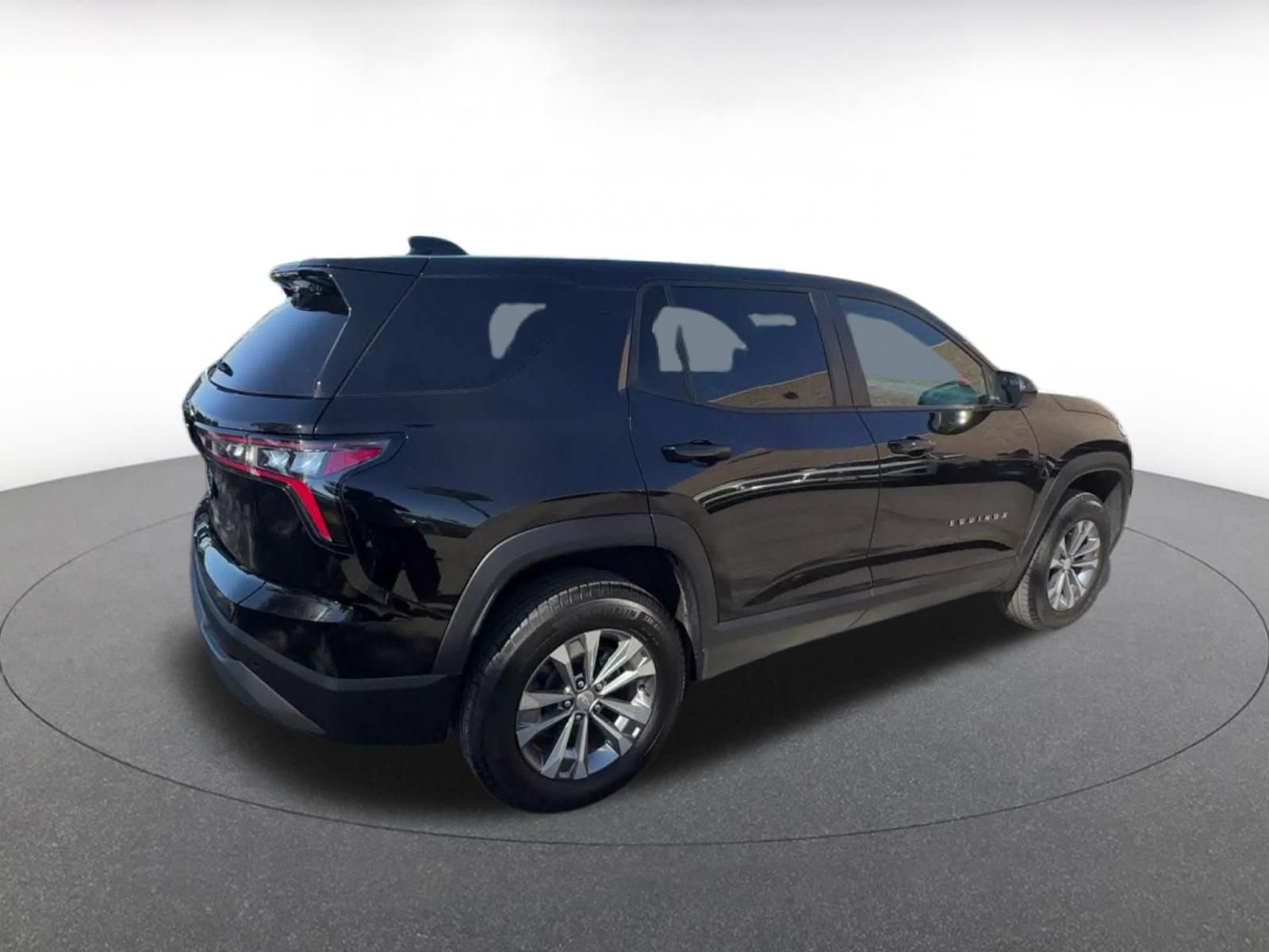 Used 2025 Chevrolet Equinox LT AWD/4WD image 13