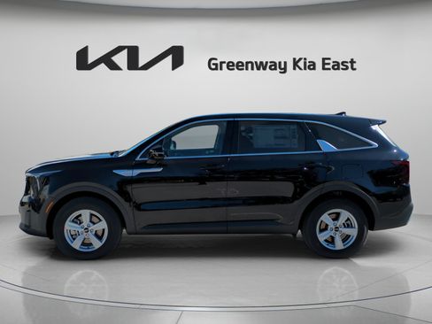 Certified 2026 Kia Sorento LX FWD image 8
