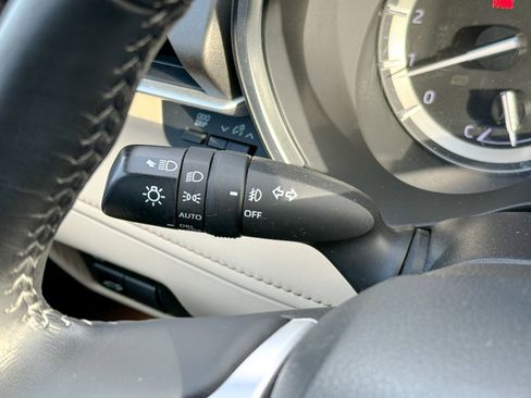 Used 2022 Toyota Highlander XLE image 24