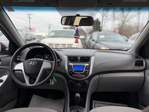 Used 2012 Hyundai Accent GLS image 16