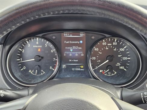 Used 2017 Nissan Rogue SV w/ Sun & Sound Touring Package image 23