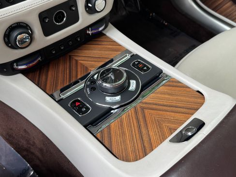 Used 2017 Rolls-Royce Wraith RWD image 48