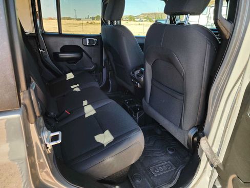 Used 2021 Jeep Gladiator Sport AWD/4WD image 17