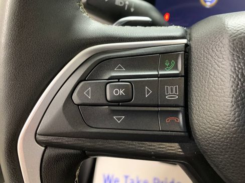 Used 2025 Jeep Grand Cherokee Altitude AWD/4WD image 11