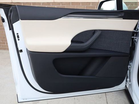 Used 2022 Tesla Model X Plaid image 16