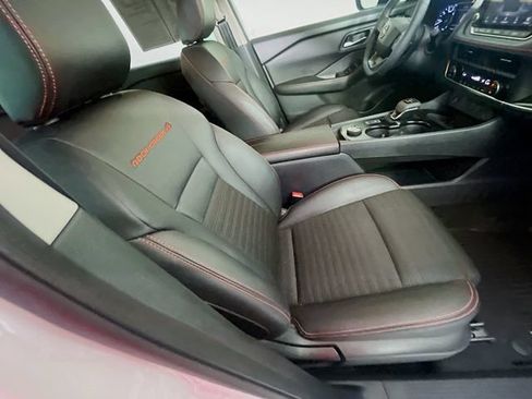 Used 2025 Nissan Rogue SV AWD/4WD image 28