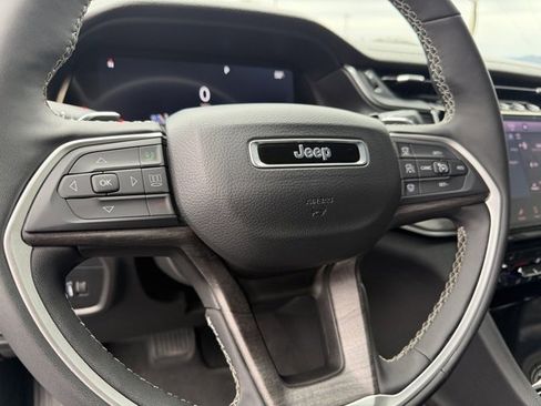 Used 2025 Jeep Grand Cherokee L Limited w/ Black Appearance Package image 18