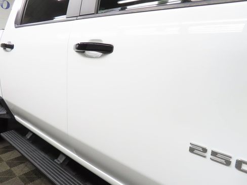 Used 2025 Chevrolet Silverado 2500 ZR2 w/ Technology Package image 32