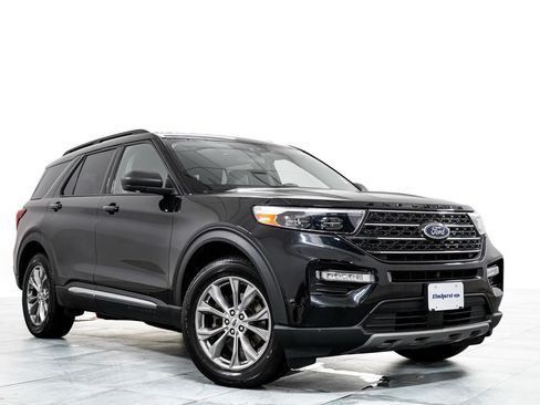 Used 2022 Ford Explorer XLT w/ Equipment Group 202A AWD/4WD image 1