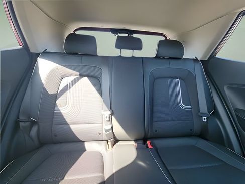 Used 2024 Hyundai Venue Limited FWD image 17