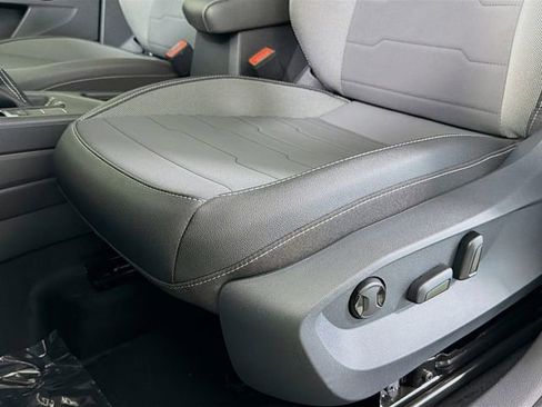 New 2026 Volkswagen Taos SE FWD image 20