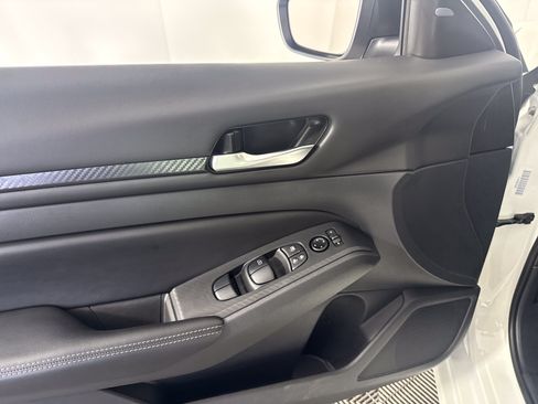Used 2025 Nissan Altima 2.5 SV FWD image 14