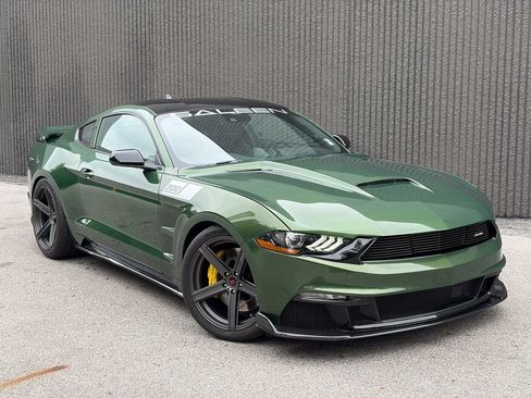 Used 2022 Ford Mustang GT Premium w/ Black Accent Package RWD image 9