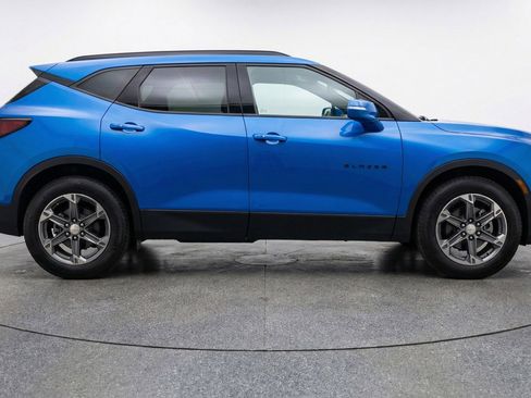 Used 2025 Chevrolet Blazer LT FWD image 11