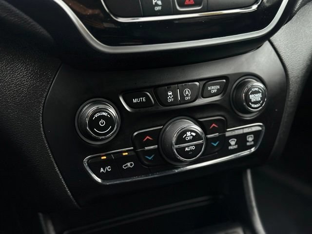 Used 2019 Jeep Cherokee Limited AWD/4WD image 13