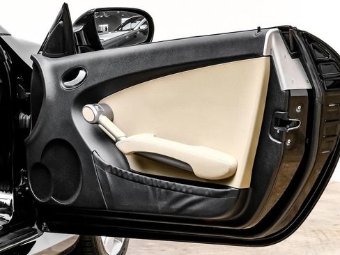 Used 2011 Mercedes-Benz SLK 300 image 36