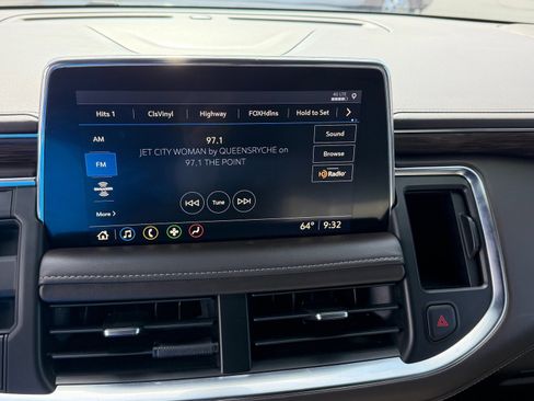 Used 2021 Chevrolet Tahoe Z71 w/ Z71 Off-Road Package AWD/4WD image 10