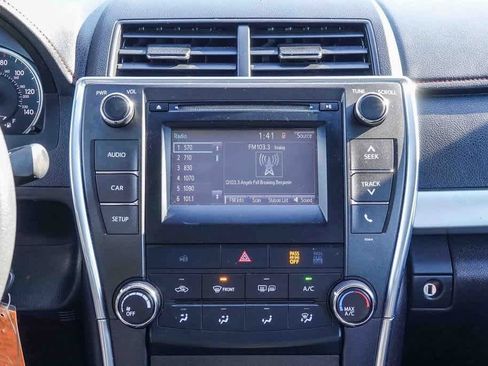 Used 2017 Toyota Camry SE image 12