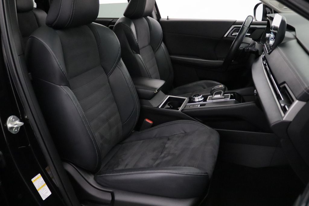 Used 2022 Mitsubishi Outlander SE FWD image 16