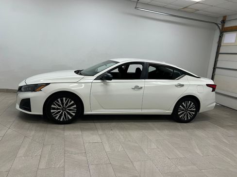 Used 2025 Nissan Altima 2.5 SV FWD image 5