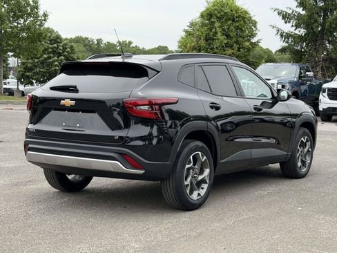 Used 2024 Chevrolet Trax LT w/ Driver Confidence Package FWD image 5