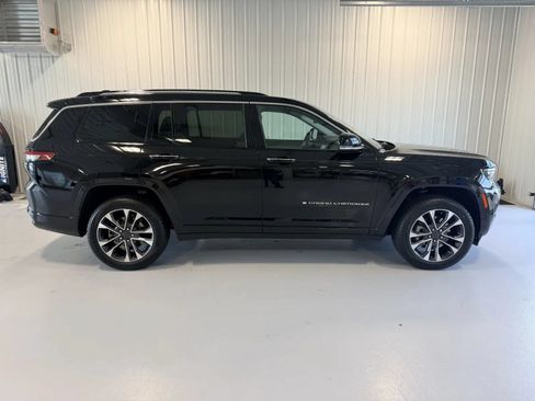 Used 2022 Jeep Grand Cherokee L Overland w/ Luxury Tech Group IV AWD/4WD image 2