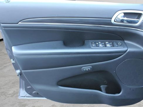 Used 2021 Jeep Grand Cherokee Limited image 19