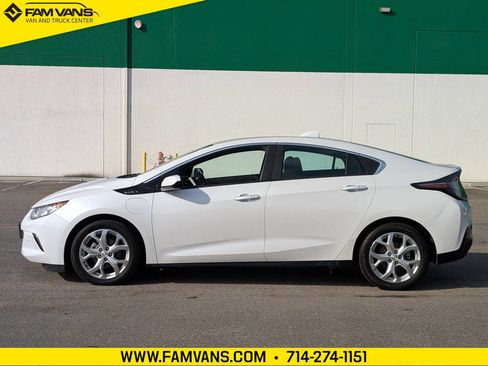 Used 2018 Chevrolet Volt Premier w/ Driver Confidence Package image 5