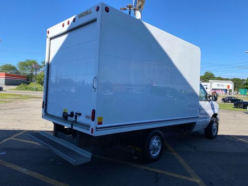 Used 2023 Ford E-350 and Econoline 350 Super Duty w/ Power Windows & Locks Group RWD image 5