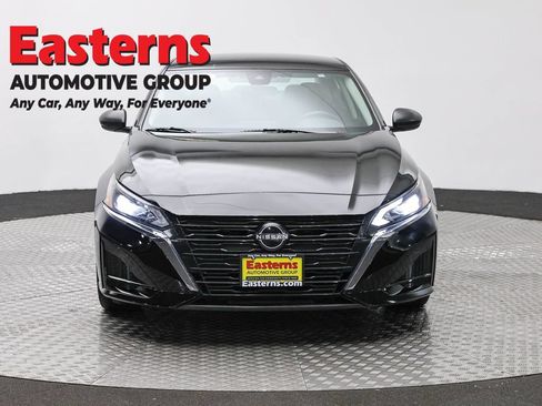 Used 2024 Nissan Altima 2.5 SV FWD image 2
