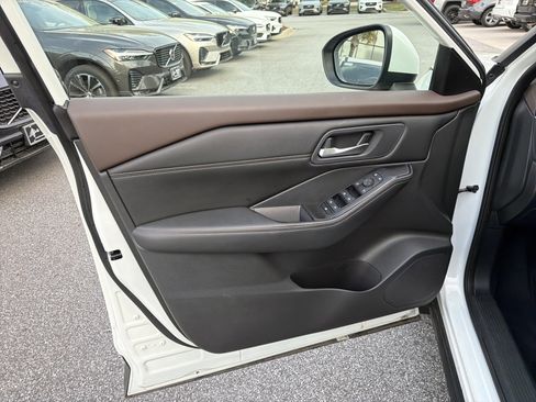 Used 2023 Nissan Rogue SV w/ SV Premium B Package image 14