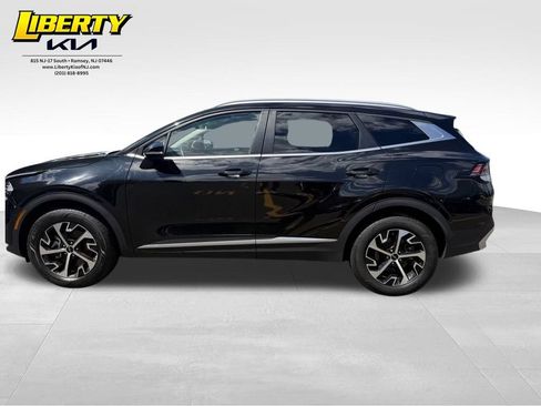 Used 2023 Kia Sportage EX AWD/4WD image 4