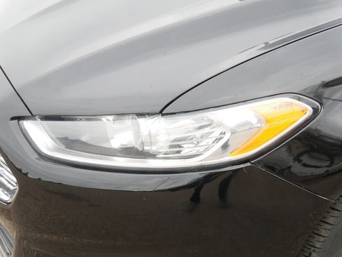 Used 2016 Ford Fusion SE w/ Equipment Group 202A image 16